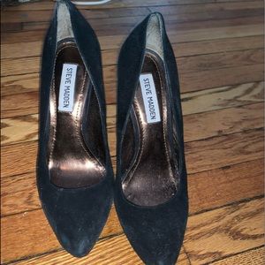 Black velvet platform pumps